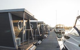 Luxurious Houseboat - Zen